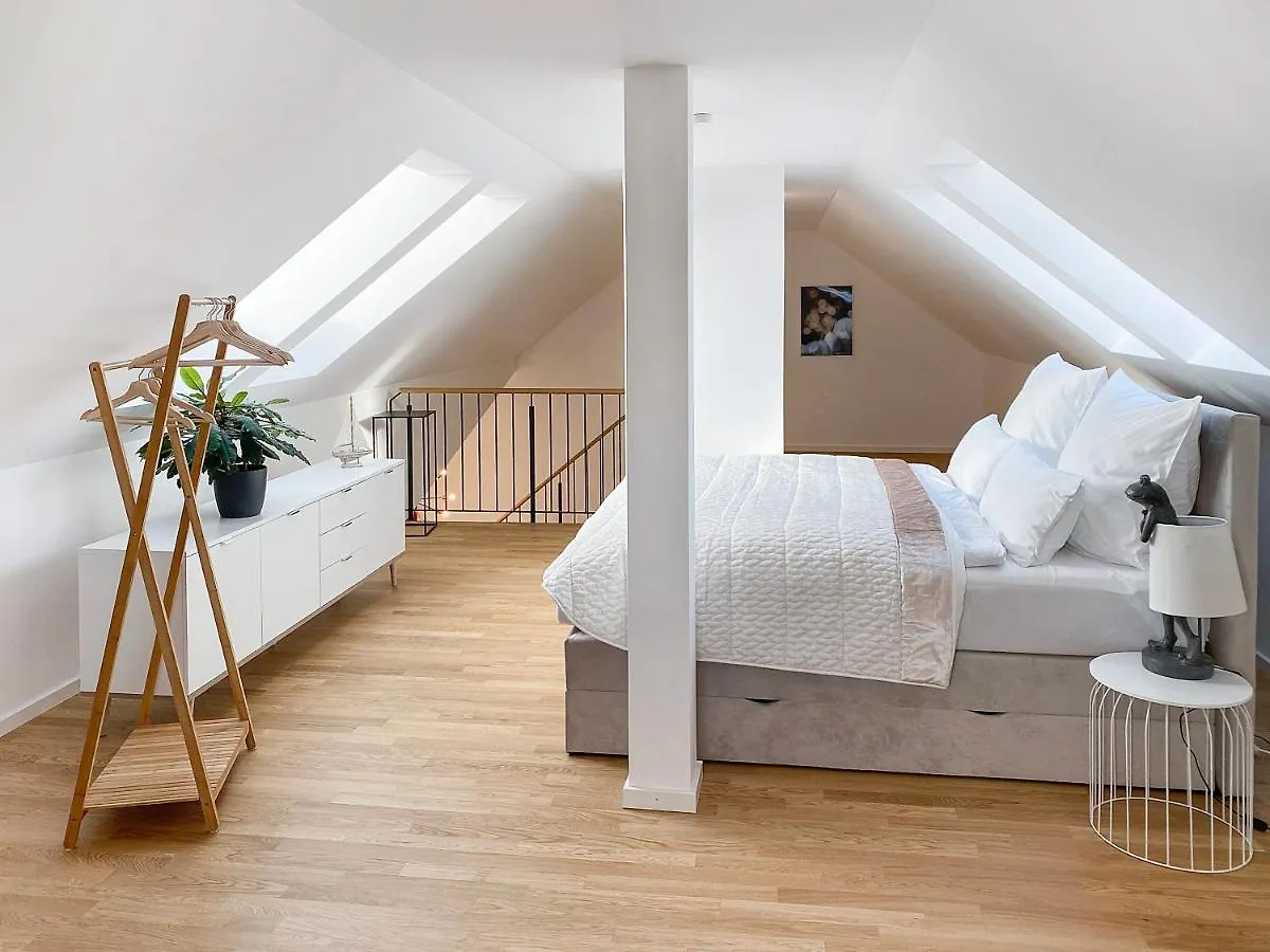 Modern & Stylisch - Penthouse-Feeling Nahe Flughafen Muenchen Apartment Freising