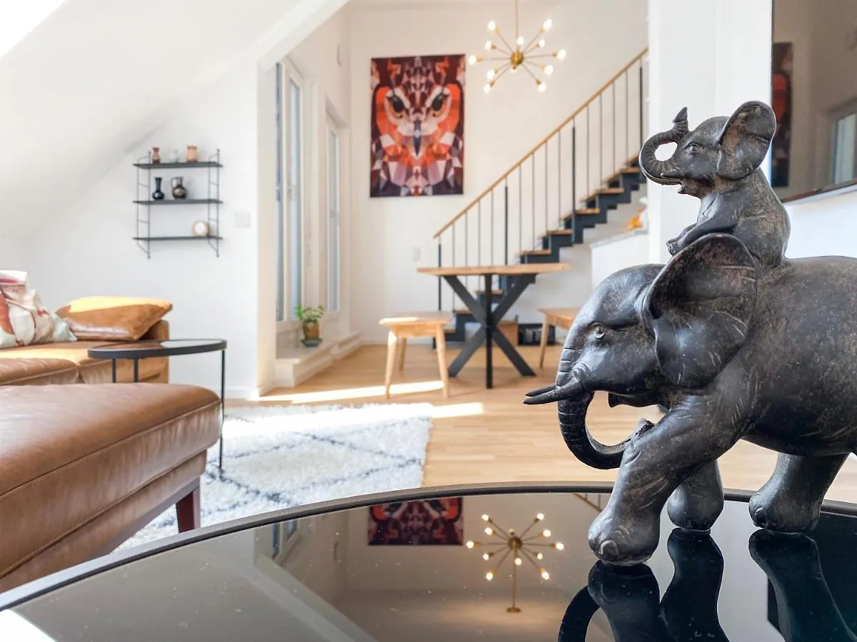 Modern & Stylisch - Penthouse-Feeling Nahe Flughafen Muenchen contacts